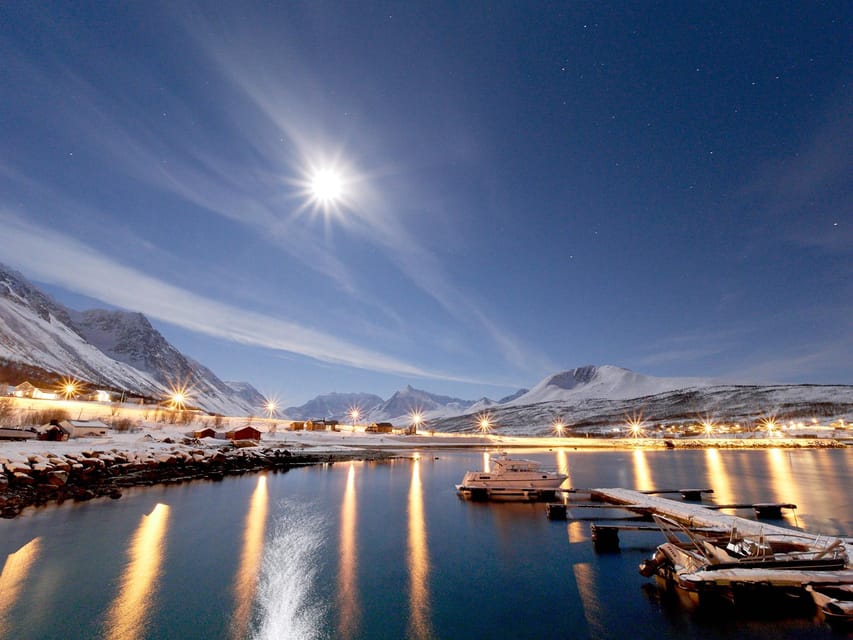 Lyngenalps: Northern Lights Snowmobile Safari - Starting at XLyngen resort by the sea
