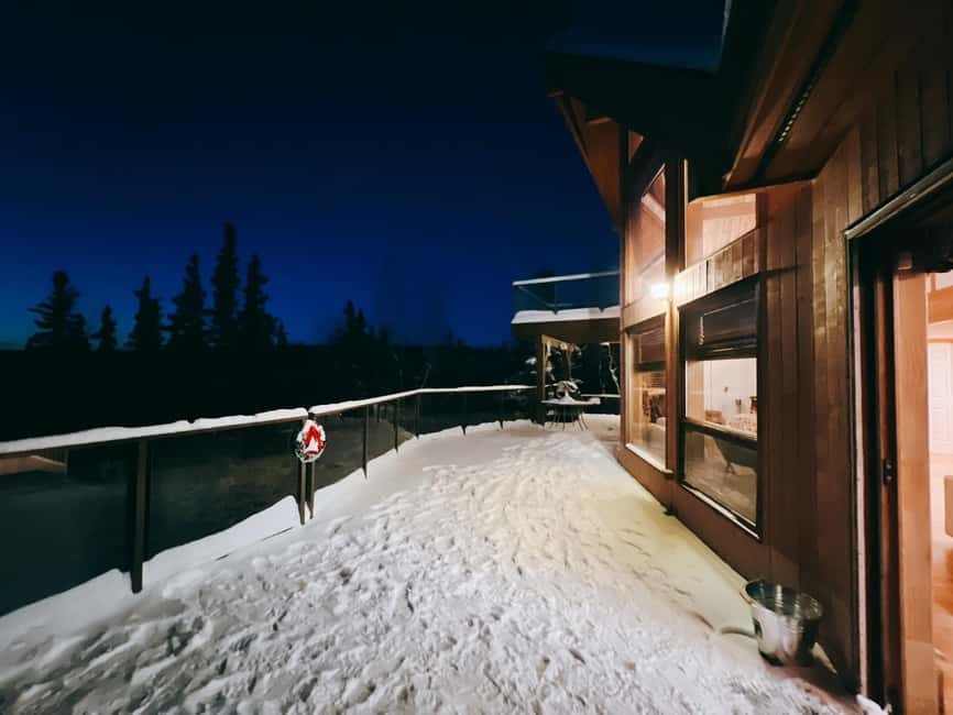 Madeline Lake: Aurora Lodge and Aurora Chasing Tour - Who should book this experience
