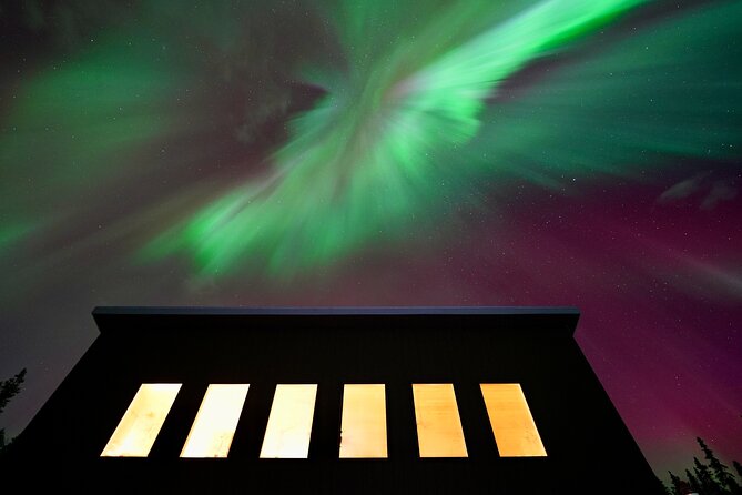 Mountaintop 360° Best Alaskan Cabin with Photography @Aurora Camp - Who should book this Fairbanks night?