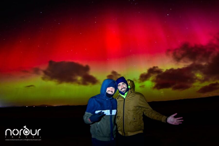 Northern Lights: 4x4 Adventure with Treats, Photos & Cocoa - Getting photographs beneath the aurora