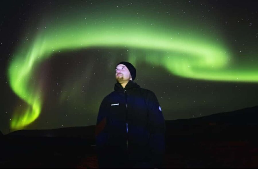 Northern Lights: 4x4 Adventure with Treats, Photos & Cocoa - How the guides shape the evening