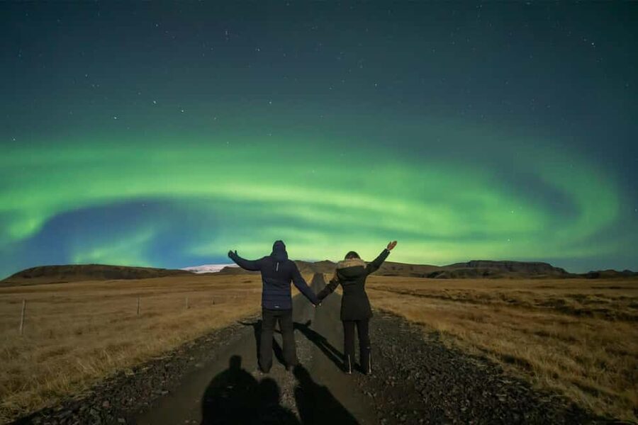 Northern Lights 4x4 Super, Photos, Hot Cocoa, Pastries - Leaving Reykjavík for darker skies