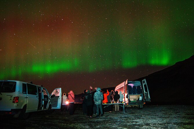 Northern Lights 4x4 Tour with Pastries and Cocoa from Reykjavik - Cocoa, pastries, and staying warm