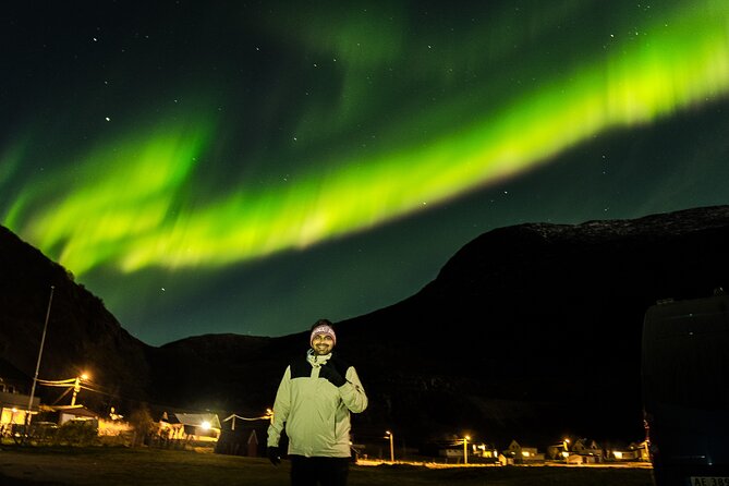 Northern Lights Chase with Sámi & local storytelling - Booking timing, cancellations, and group size
