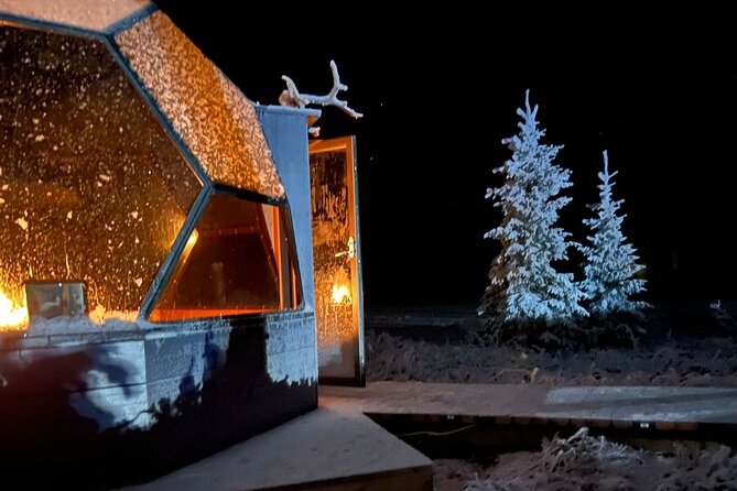 Northern Lights dinner in a Glass Igloo - What dinner is like inside the igloo