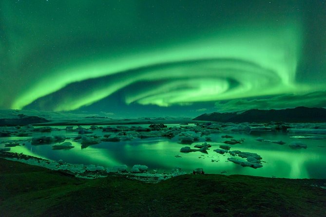 Northern Lights Guided Bus Tour from Reykjavik - One stop or a real aurora search?