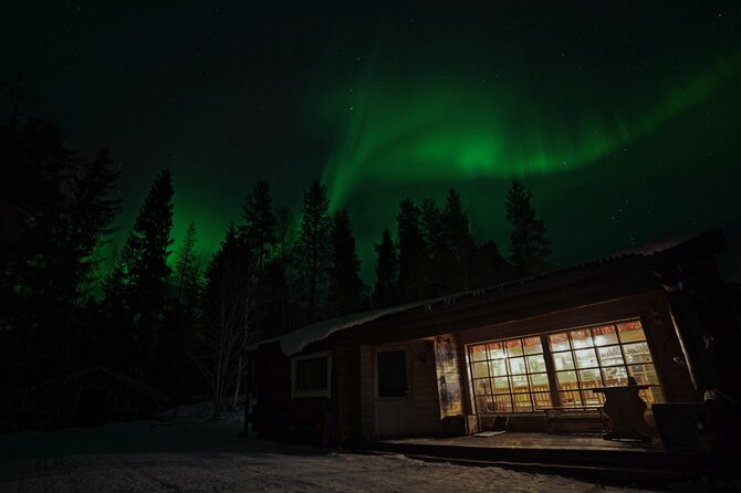 Northern Lights Hunting in Lappish old cottage - What to wear and what to bring