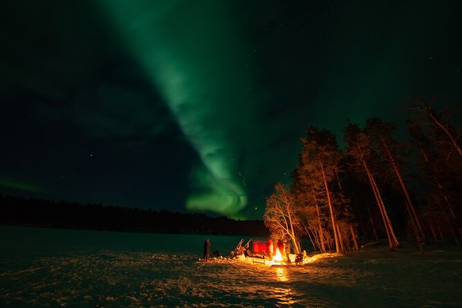Northern Lights Hunting in Lappish old cottage - Who will enjoy this evening most?