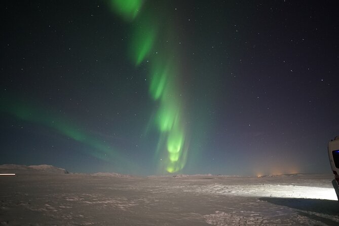 Northern Lights In luxury off-road SUV with Photos and Treats - Chasing clear skies beyond the city