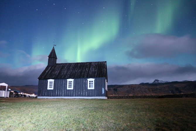 Northern Lights Midnight Adventure Small-Group from Reykjavík - Understanding the Science While You Wait