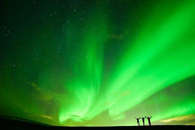 Northern Lights Minibus Tour with Hot Cocoa, Blankets & Photos - What the aurora stop is really like