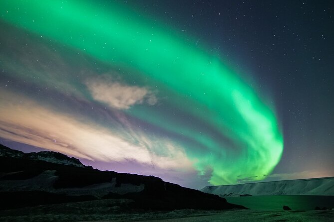 Northern Lights Minibus Tour with Hot Cocoa, Blankets & Photos - Why the guide can make or break the night