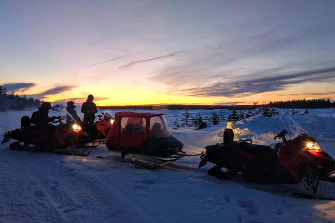 Northern Lights Night by Snowmobile (private tour) - What the private format changes
