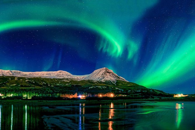 Northern Lights Night Tour from Reykjavik - Coach comfort, group size, and the cold
