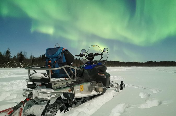 Northern lights safari by snowmobile - Sharing a snowmobile, or riding in the sledge