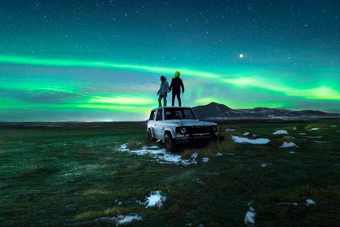 Northern Lights Small-Group Tour with Free Photos & Hot Chocolate - Key points at a glance