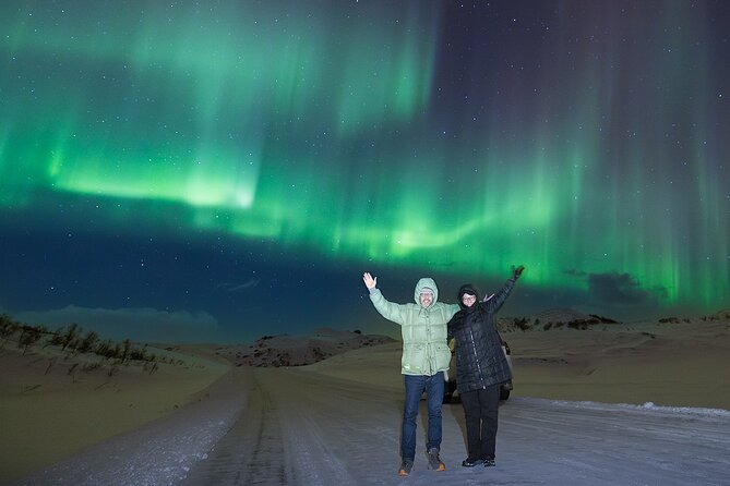 Northern Lights Small Group Tour with Photos - Hot chocolate, cinnamon buns, and no dinner