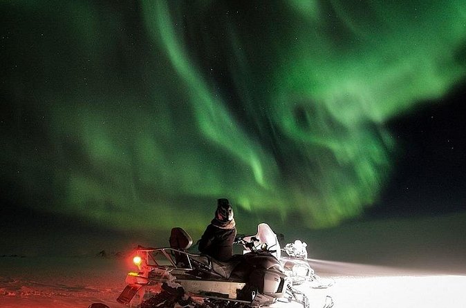 Northern Lights Snowmobile Hunt - Who should choose this outing?