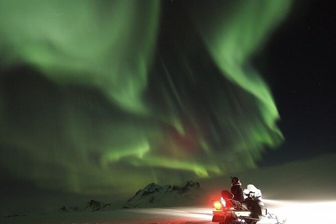 Northern Lights Snowmobile Hunt - The snowmobile ride through the dark forest