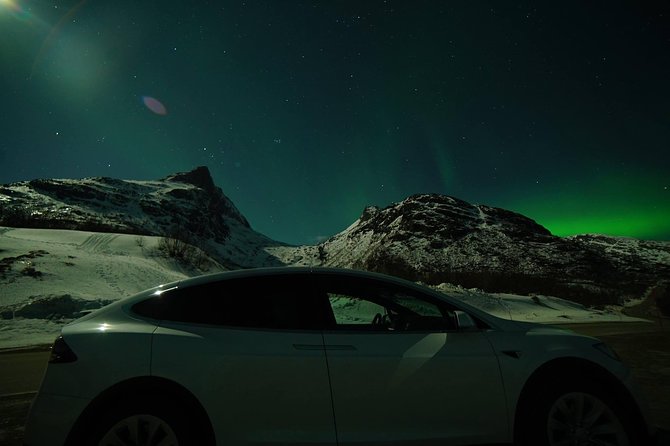 Northern lights - TeslaX Ecofriendly Car - Warm drinks, snacks, and photographs