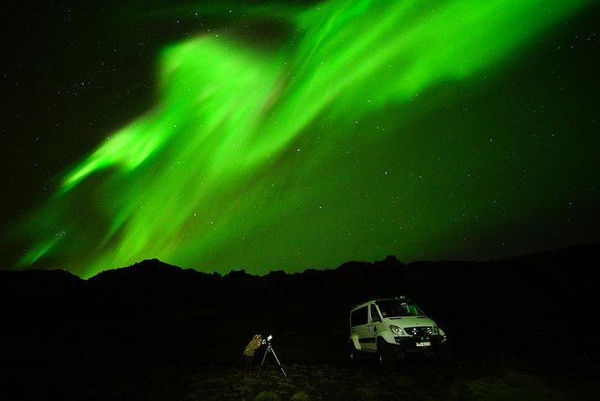 Northern Lights Tour from Reykjavik in a Super Jeep - Waiting for the aurora in rural Iceland