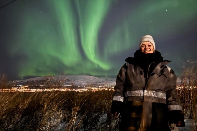 Northern Lights Tour with Hot Food and Drinks in Tromso - Photos, tripods, and the chance to enjoy the moment