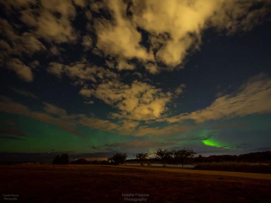 Oulu: Guided Night Walking Tour with Northern Lights Hunting - Starting at Tori Poliisi in central Oulu