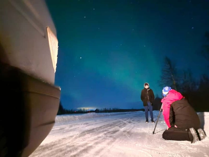 Oulu: Starguaranteed Northern Lights Mobile Chase - Guides, atmosphere, and the human side