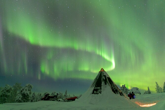 Private Aurora Tour (5 or more) by Aurora Experts - Rovaniemi - A hill with a clear northern view
