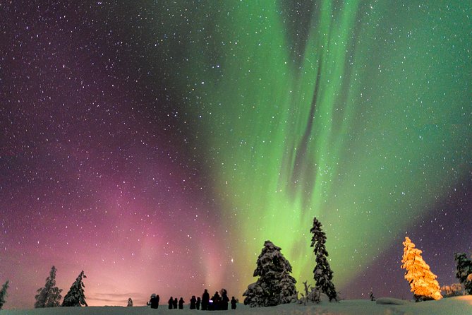 Private Aurora Tour by Lapland Welcome Aurora Experts for 1-4 persons - Waiting beside the tepee fire