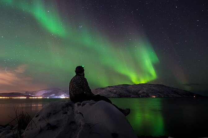 Private & Exclusive Northern Lights Tour with Professional guide - What the guide adds to a night of waiting