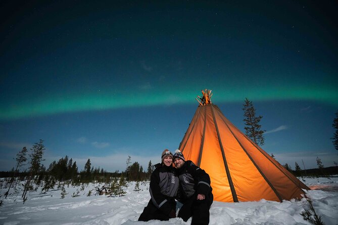 Private Northern Lights photography tour in Rovaniemi - Warm clothing before heading into the dark