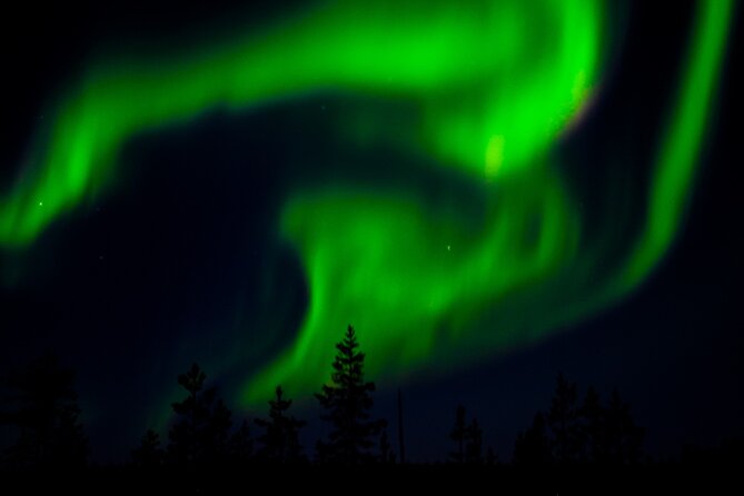 Private Northern Lights Tour With Skis Or Snowshoes in Pyhä - The traditional campsite and campfire meal