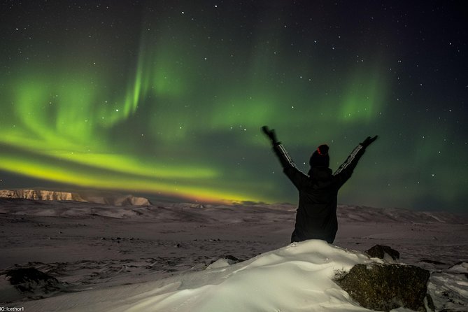 Private Northern lights with photographs - Waiting under Iceland’s night sky