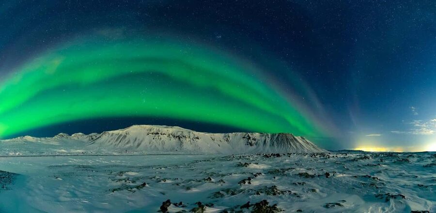 Reykjavik: Aurora Small Group 4x4 Northern Lights Adventure - The first 45 minutes: leaving the city behind