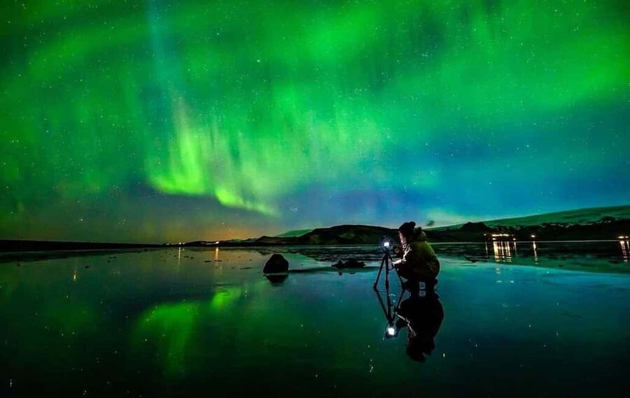 Reykjavik: Aurora Small Group 4x4 Northern Lights Adventure - The one-hour photo stop under Iceland’s sky
