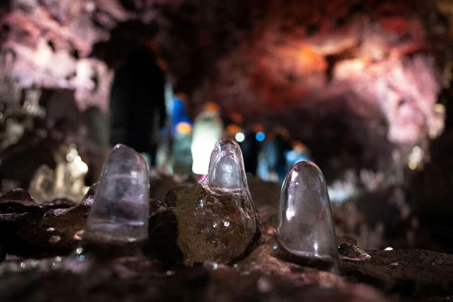 Reykjavik: Evening Lava Tunnel and Northern Lights Hunt - Photos with the Northern Lights