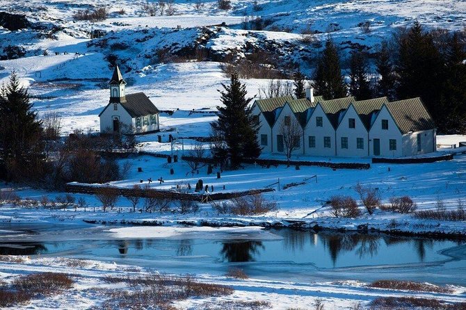 Reykjavik: Golden Circle and Northern Lights Small-Group Tour - Geysir and Strokkur: the stop with a built-in countdown