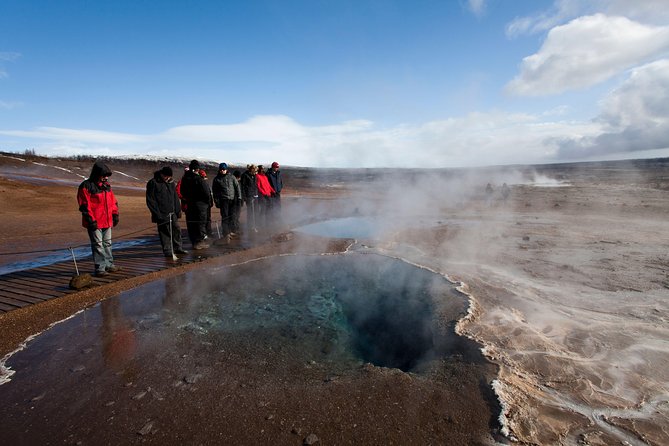 Reykjavik: Golden Circle and Northern Lights Small-Group Tour - Kerið and the extra scenery along the route