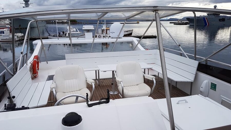 Reykjavík: New Year's Eve Northern Lights Yacht Cruise - What the Crew Adds to the Evening