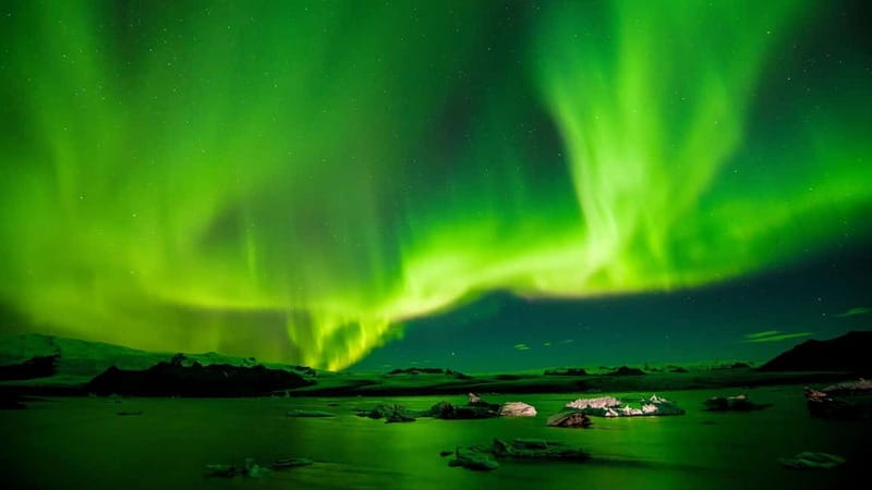 Reykjavik: Northern Lights Adventure Tour with Hot Chocolate - Why the guides matter more than the bus