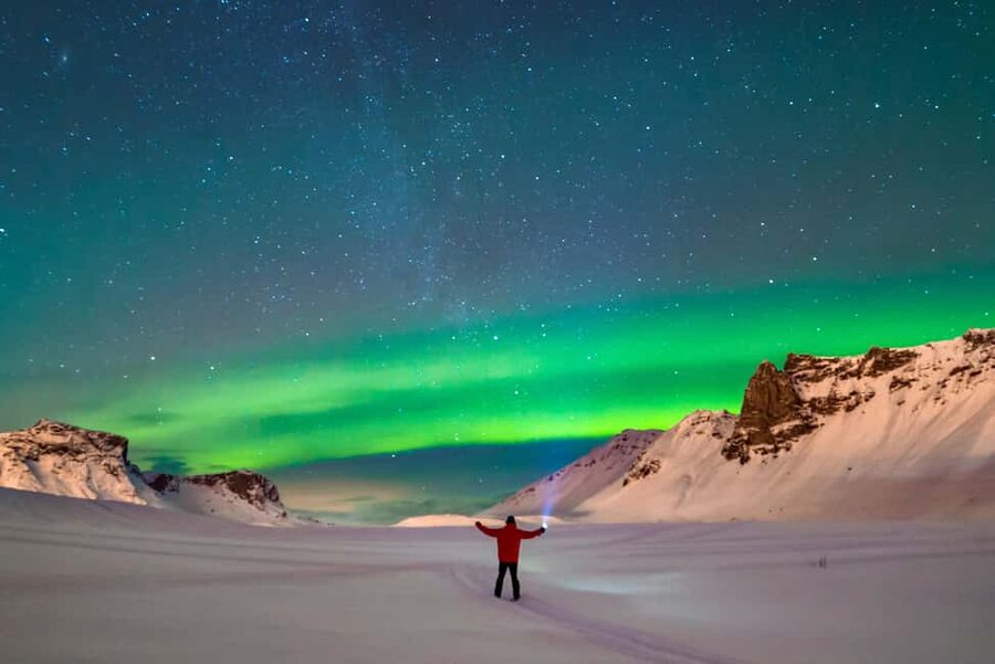Reykjavik: Northern Lights by 4x4 with Photos & Hot Cocoa - Who should book this Northern Lights chase?