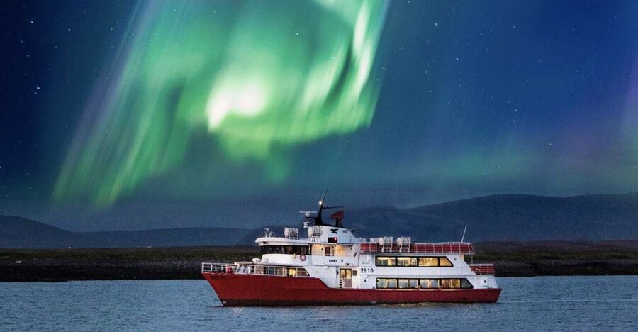 Reykjavík: Northern Lights Cruise - Leaving Reykjavík’s Old Harbour after sunset