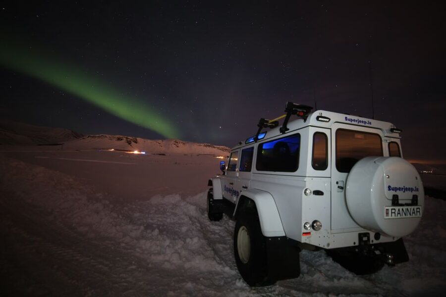 Reykjavik: Northern Lights Experience by Superjeep - Waiting for green, yellow, white, red, and pink light