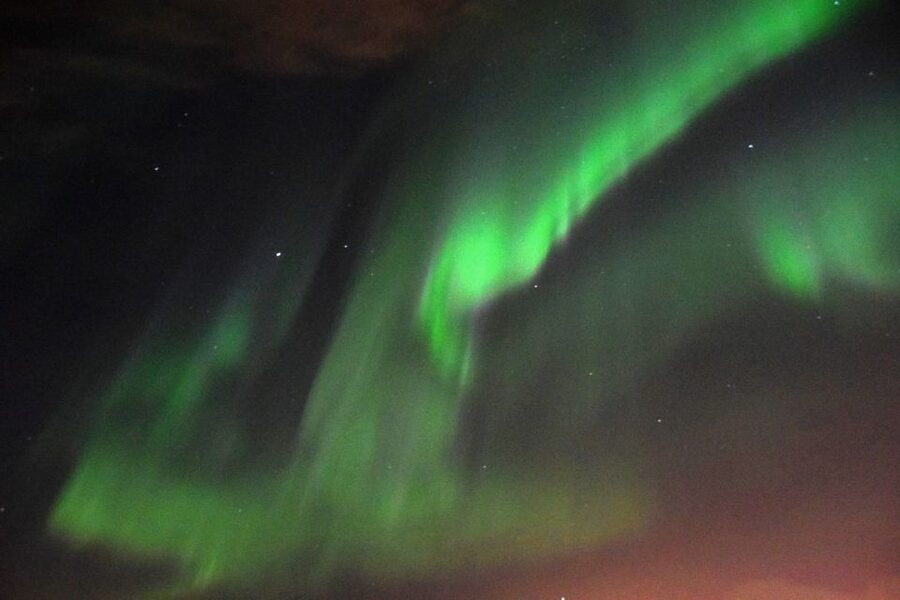 Reykjavik: Northern Lights Guided Boat Tour - What the city lights and mountains add