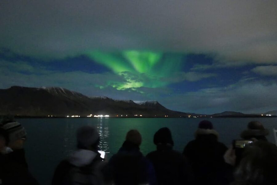 Reykjavik: Northern Lights Guided Boat Tour with Photos - Reaching darker water in 15 to 30 minutes