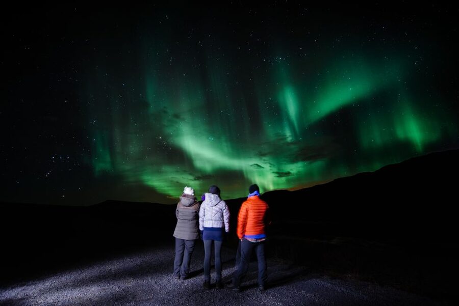 Reykjavík: Northern Lights Minibus Tour with Photos - Free photos with a practical advantage