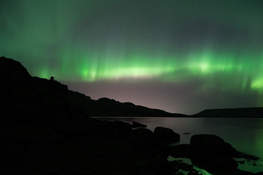 Reykjavík: Northern Lights Minibus Tour with Photos - Chasing clear skies in the Icelandic countryside