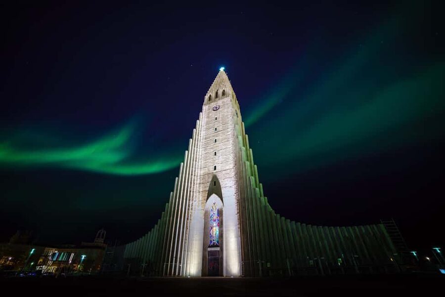 Reykjavik: Northern Lights Small Group with Surprise - Should you book this Northern Lights tour?