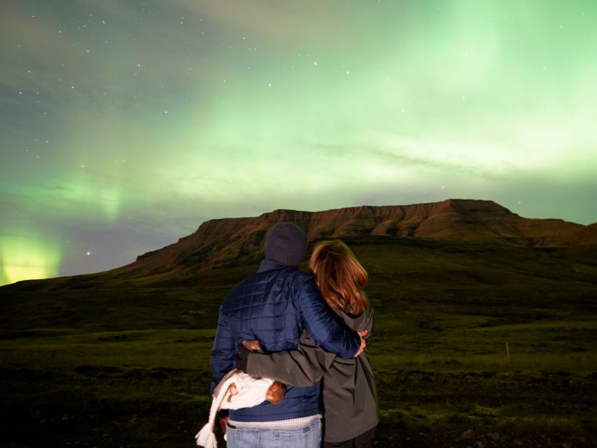 Reykjavik: Northern Lights Tour w/Pro Photos - Small Group - Is $148 a fair price?